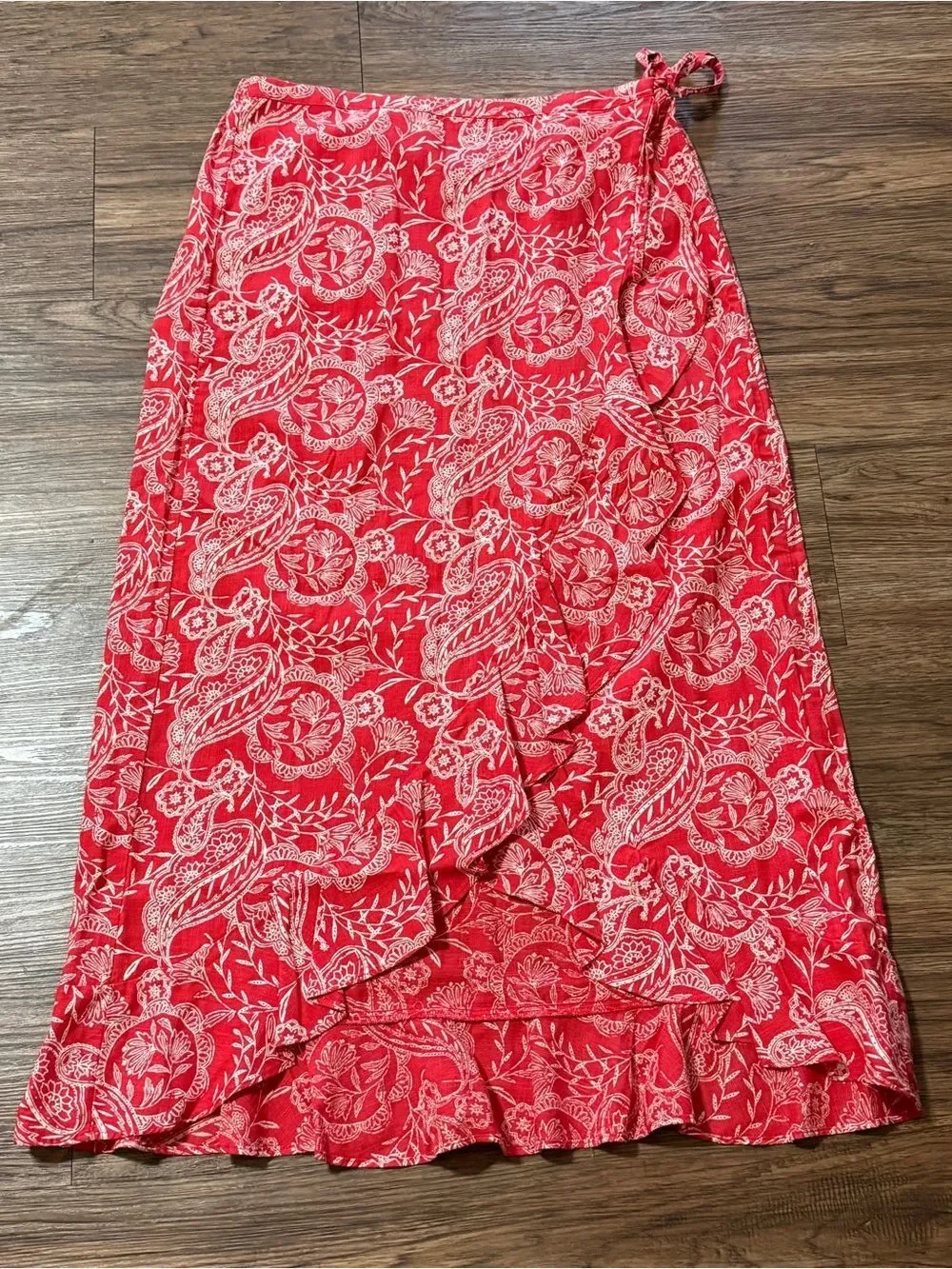 Universal thread Maxi Wrap Paisley pattern Skirt Coral Red and White XL